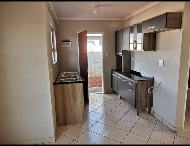 2 BEDROOM SECTIONAL TITLE FOR SALE IN BRAKPAN NORTH